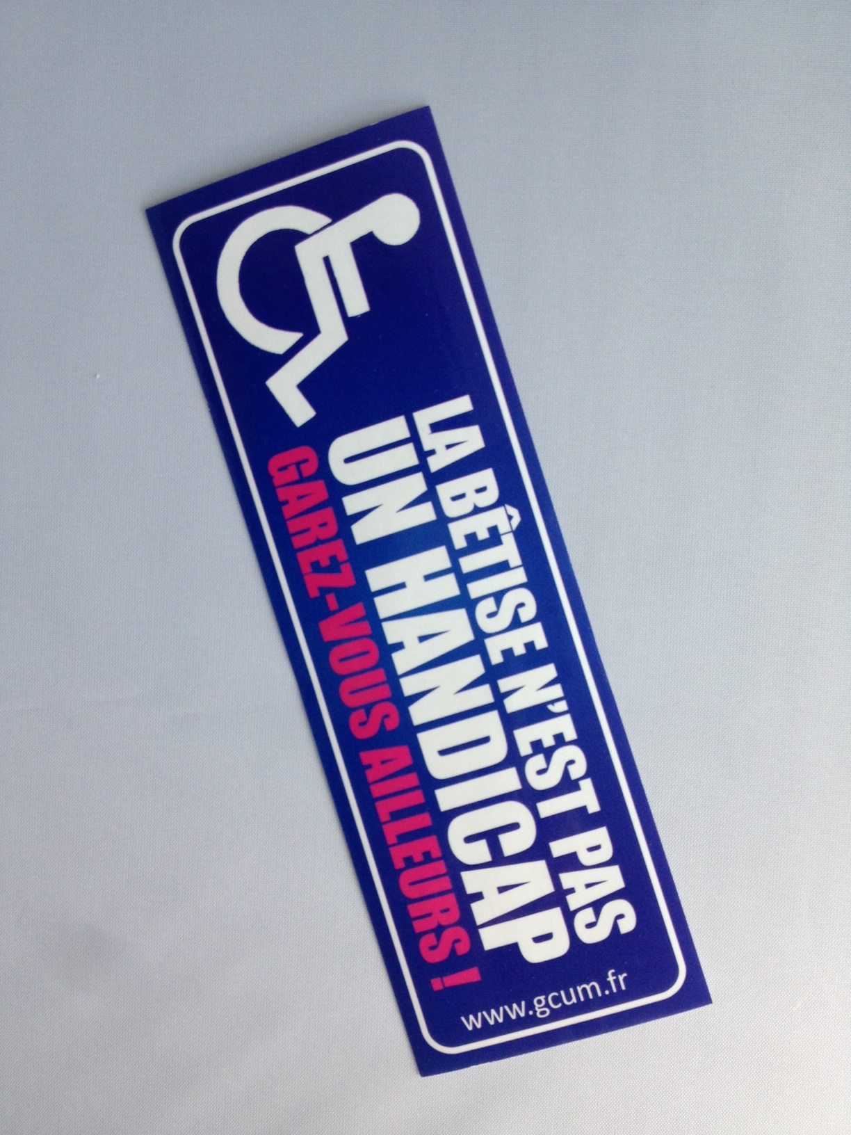 Stationnement et handicap : le sticker vengeur !